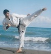 Hemati beim Yoko Geri am Strand